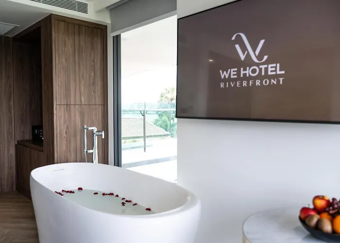 Hotel We Riverfront *