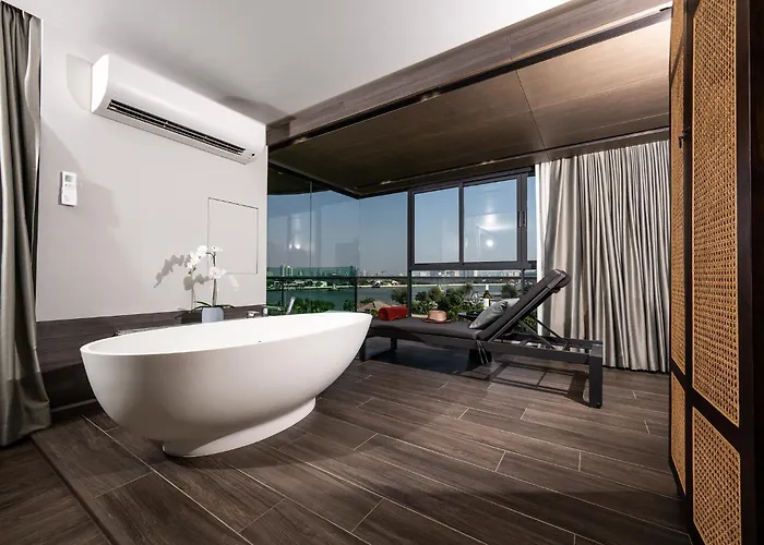 Hotel We Riverfront