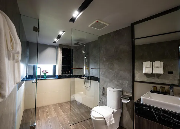 We Riverfront Hotel