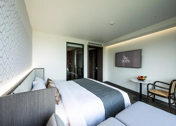 Hotel We Riverfront
